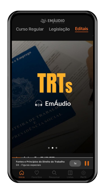 Celular aberto no aplicativo EmÁudio Concursos mostrando o curso do TRT4 disponível